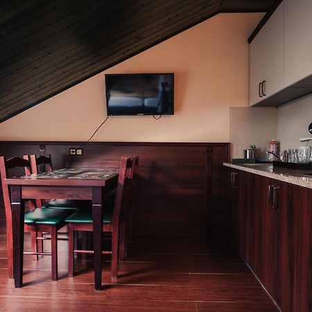 Shoemaker Irish Pub & Accommodation キェルツェ エクステリア 写真