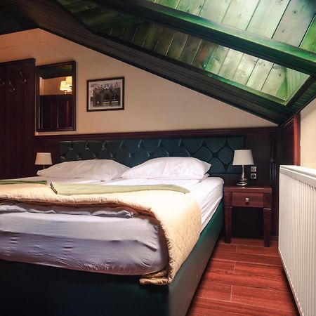 Shoemaker Irish Pub & Accommodation キェルツェ エクステリア 写真
