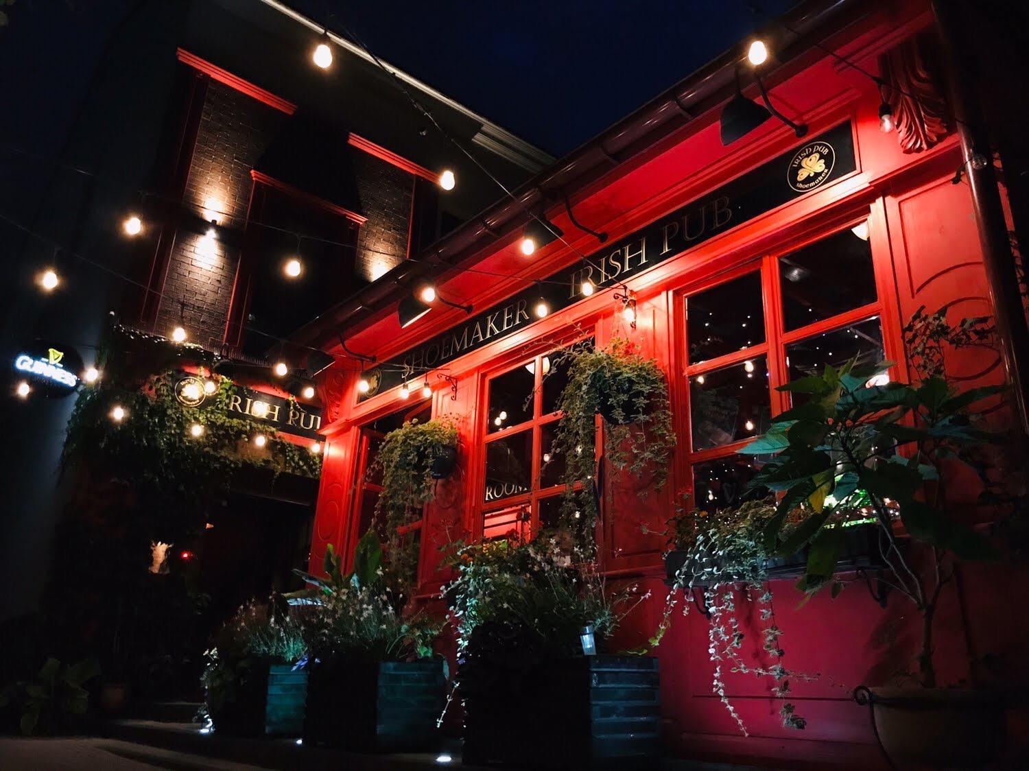 Shoemaker Irish Pub & Accommodation キェルツェ エクステリア 写真