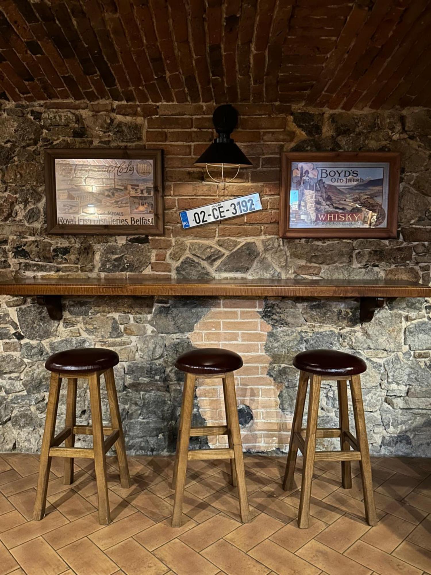 Shoemaker Irish Pub & Accommodation キェルツェ エクステリア 写真