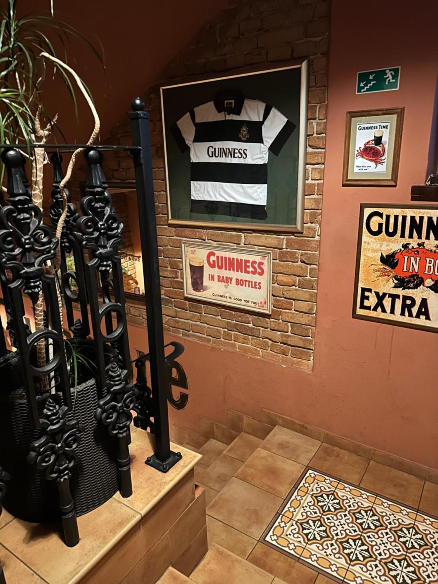 Shoemaker Irish Pub & Accommodation キェルツェ エクステリア 写真