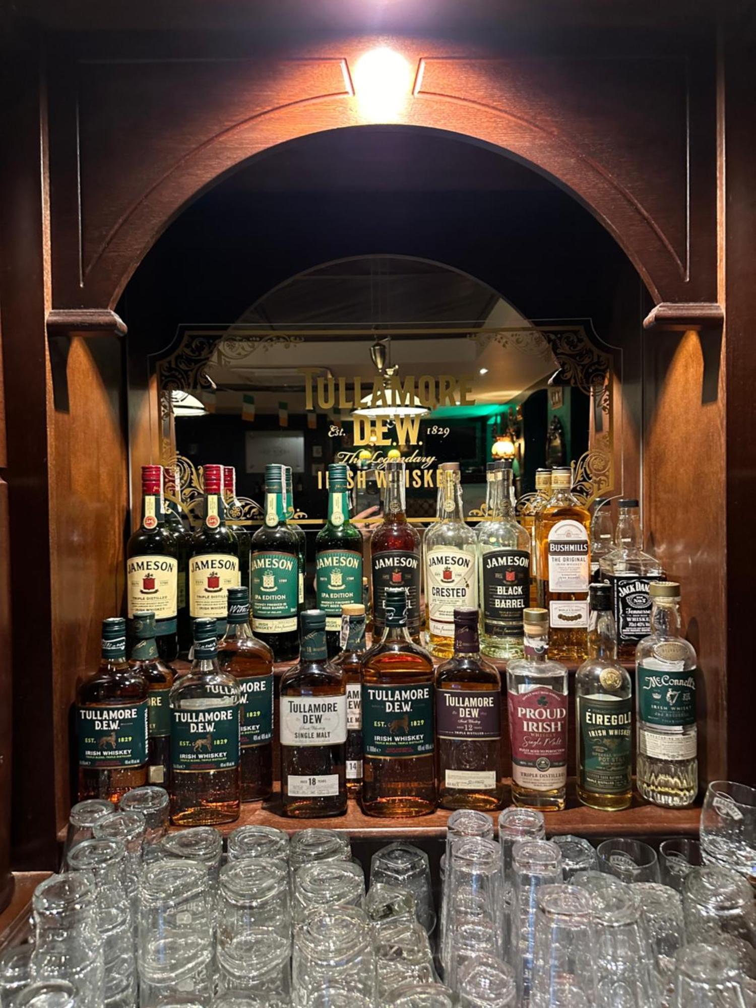 Shoemaker Irish Pub & Accommodation キェルツェ エクステリア 写真