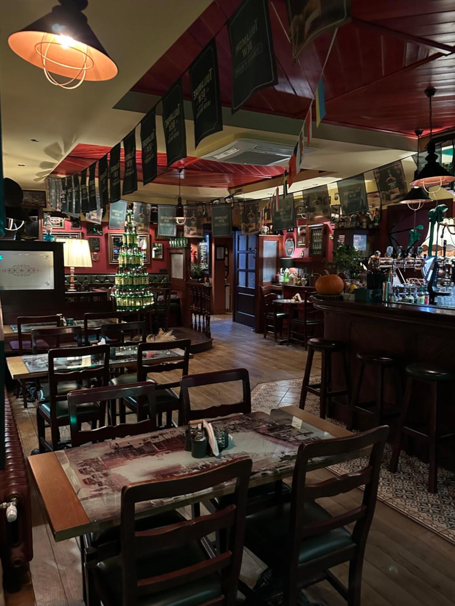 Shoemaker Irish Pub & Accommodation キェルツェ エクステリア 写真