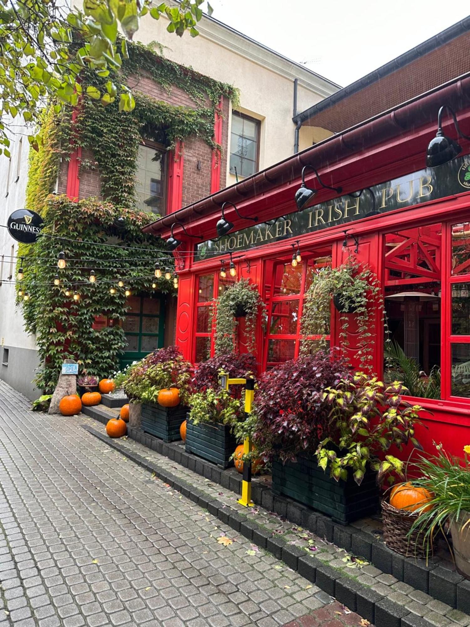 Shoemaker Irish Pub & Accommodation キェルツェ エクステリア 写真