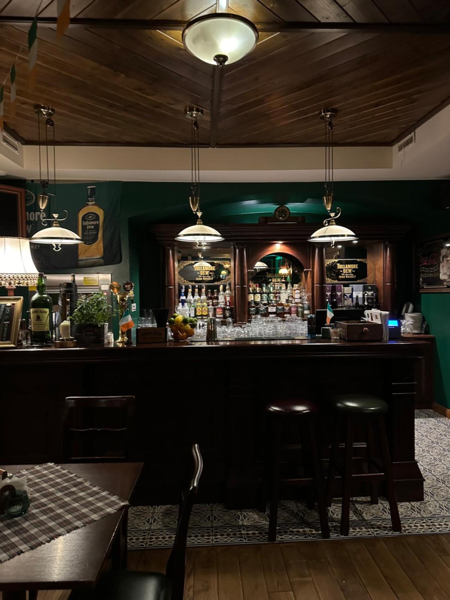 Shoemaker Irish Pub & Accommodation キェルツェ エクステリア 写真