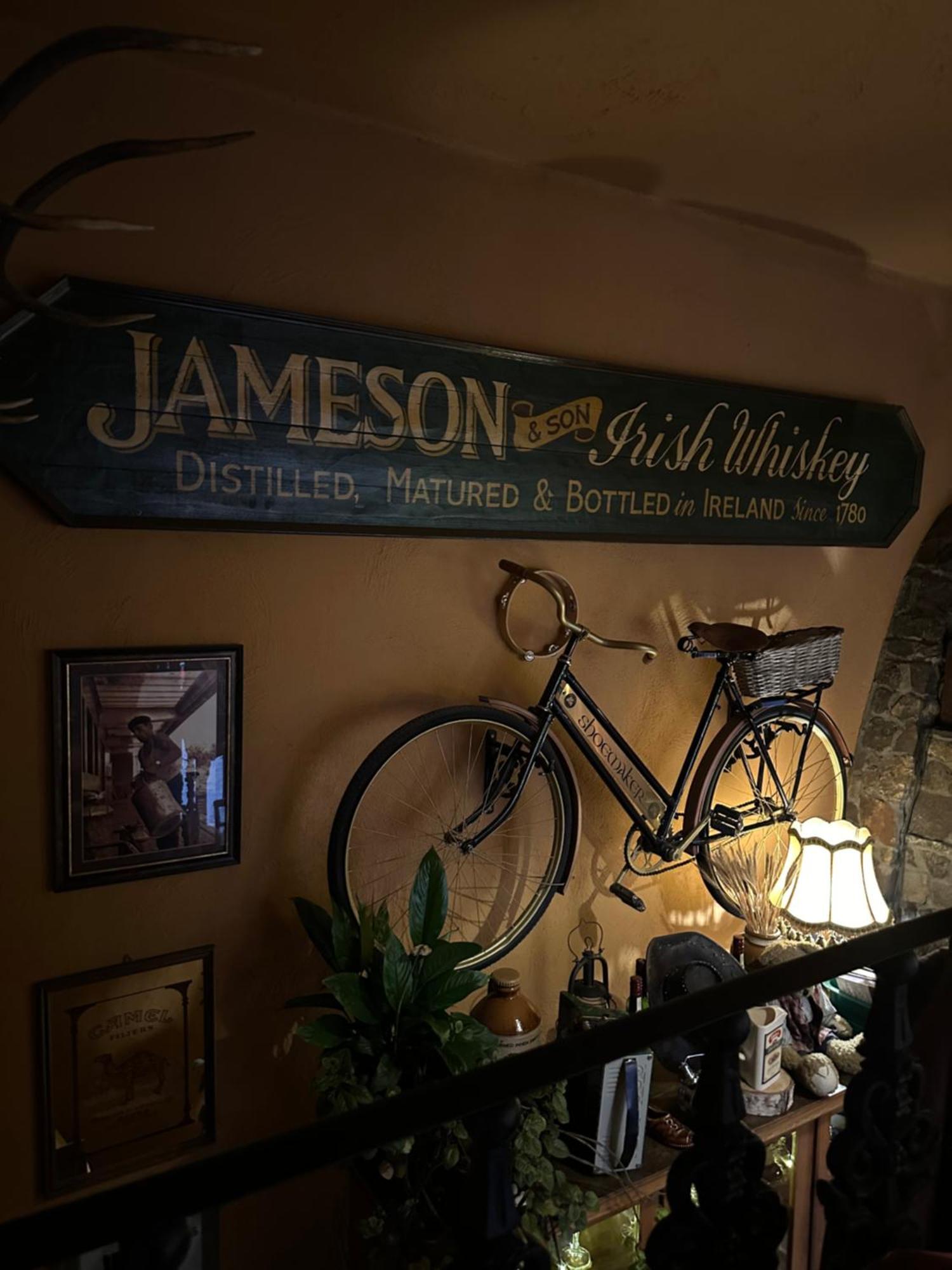 Shoemaker Irish Pub & Accommodation キェルツェ エクステリア 写真