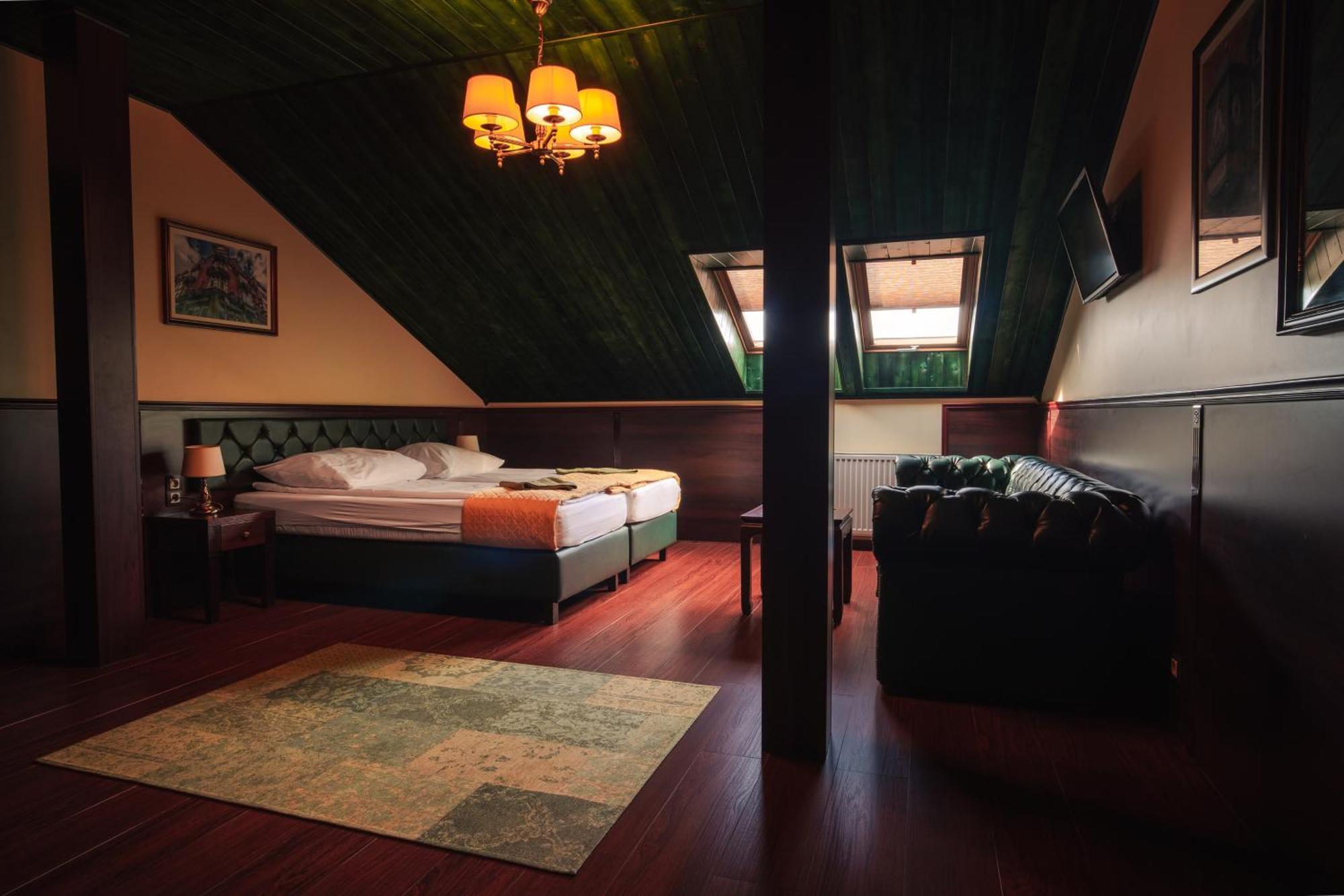 Shoemaker Irish Pub & Accommodation キェルツェ エクステリア 写真