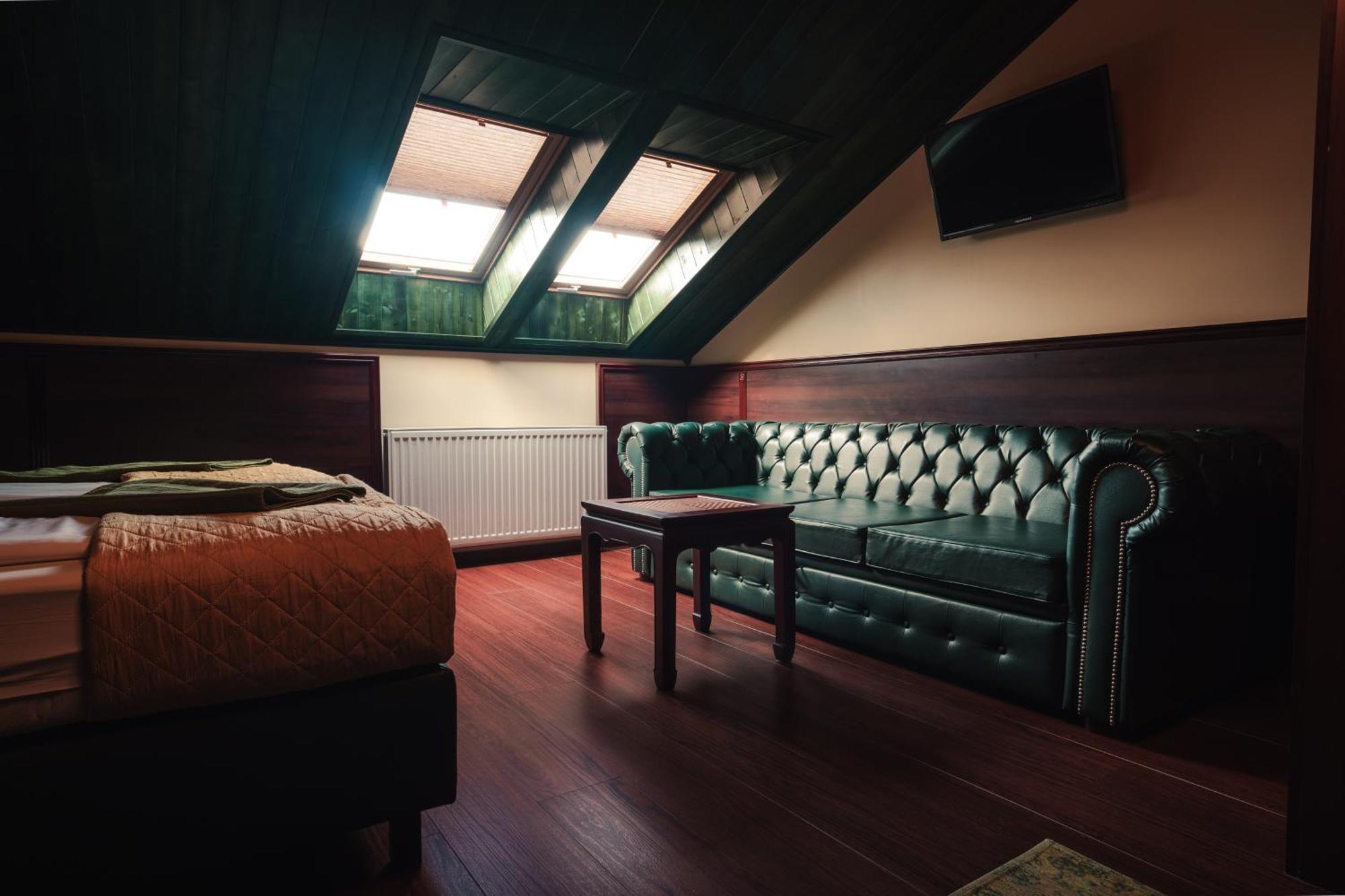 Shoemaker Irish Pub & Accommodation キェルツェ エクステリア 写真