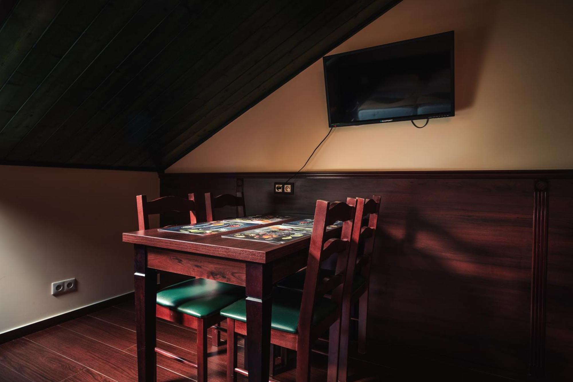 Shoemaker Irish Pub & Accommodation キェルツェ エクステリア 写真