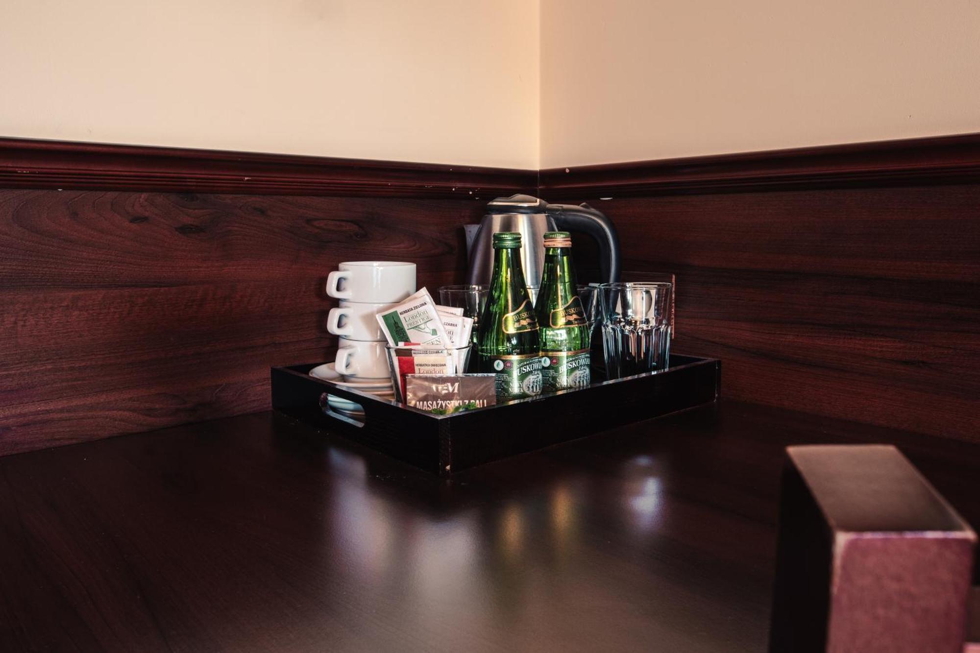 Shoemaker Irish Pub & Accommodation キェルツェ エクステリア 写真
