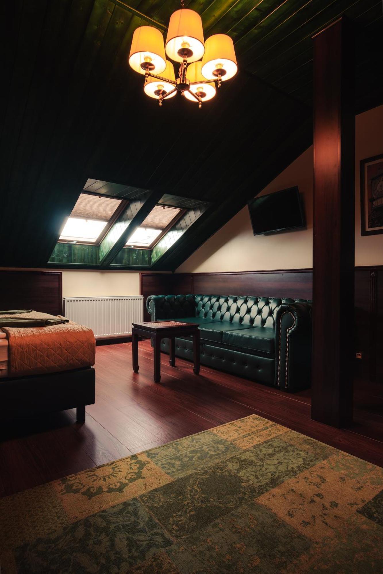Shoemaker Irish Pub & Accommodation キェルツェ エクステリア 写真