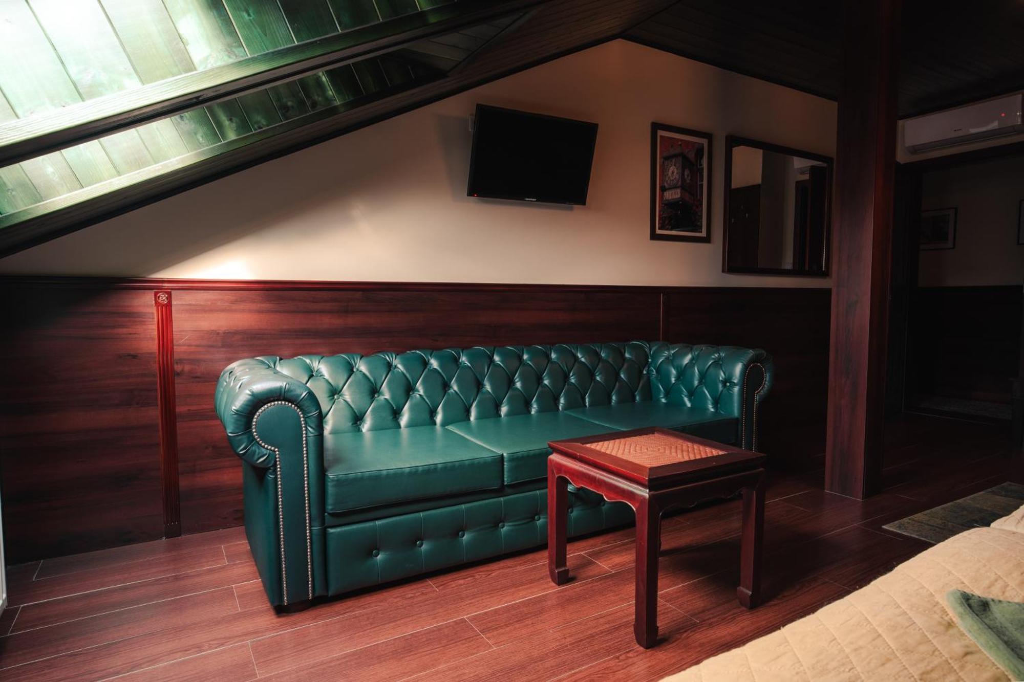 Shoemaker Irish Pub & Accommodation キェルツェ エクステリア 写真