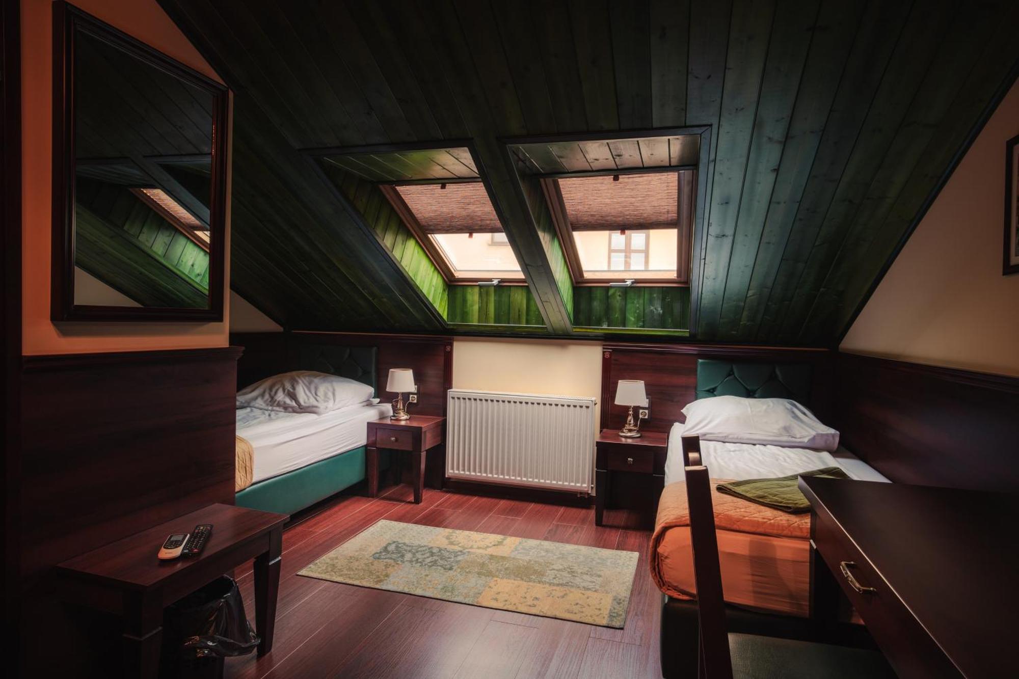 Shoemaker Irish Pub & Accommodation キェルツェ エクステリア 写真