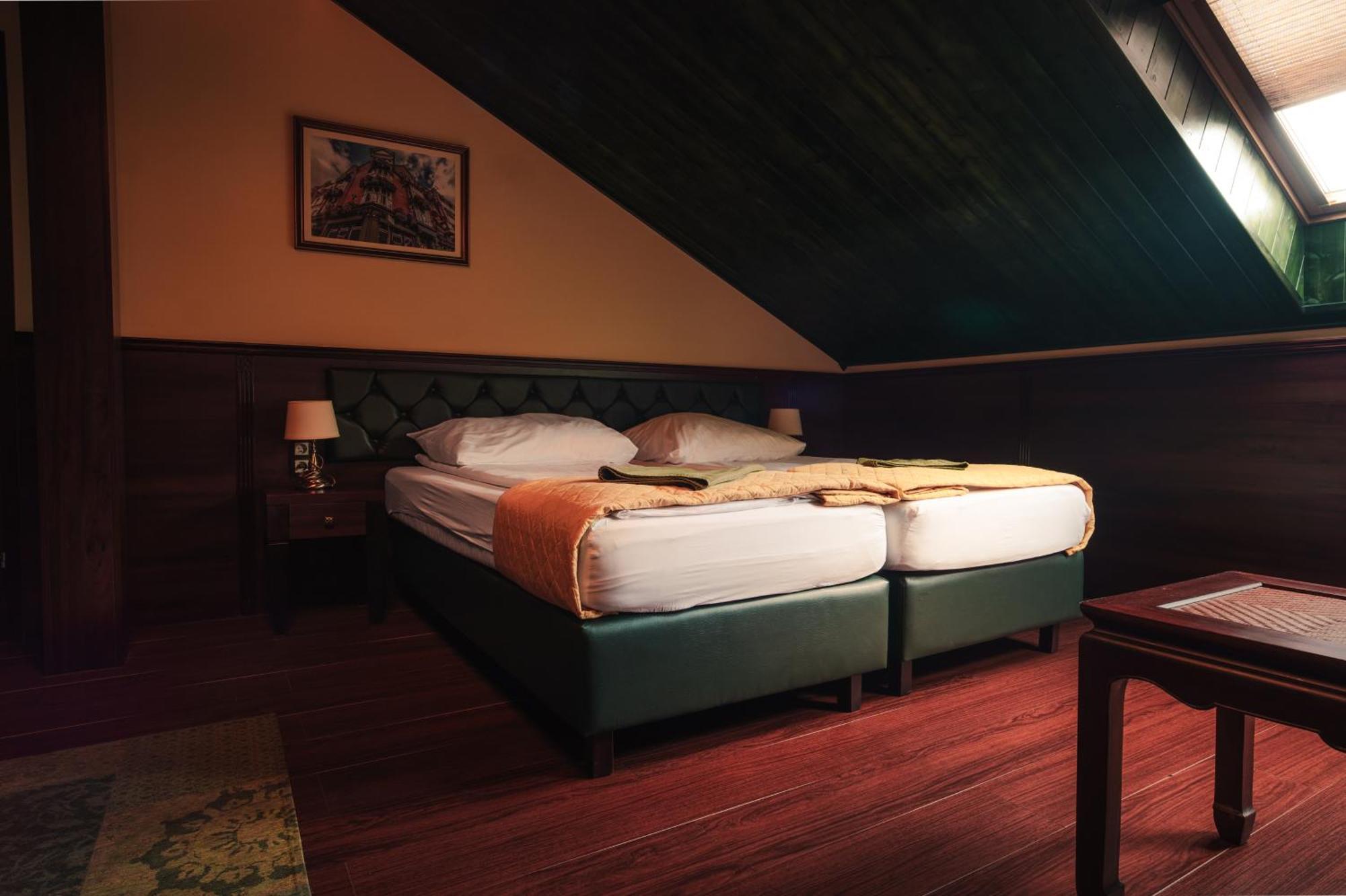 Shoemaker Irish Pub & Accommodation キェルツェ エクステリア 写真